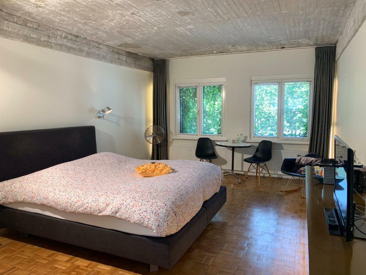 B&B Yellow Submarine Antwerp Luaran gambar